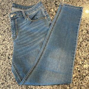 Old Navy Super Skinny Jeans • Medium Wash • Sz 10